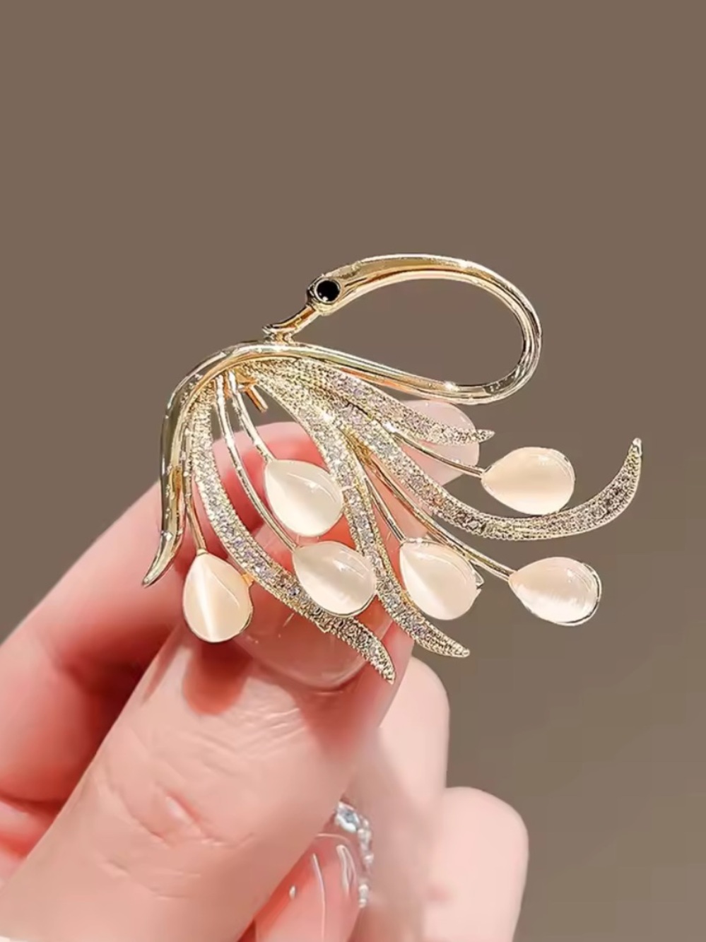 Gold Tone Swan Brooch with Cream Teardrop Accents - Unbranded